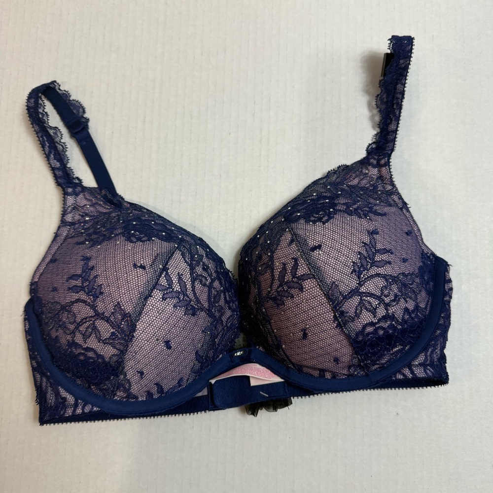 Victoria’s Secret Push up/Pigeonnant Elegant Lace Bra in Navy Blue Size 34DD